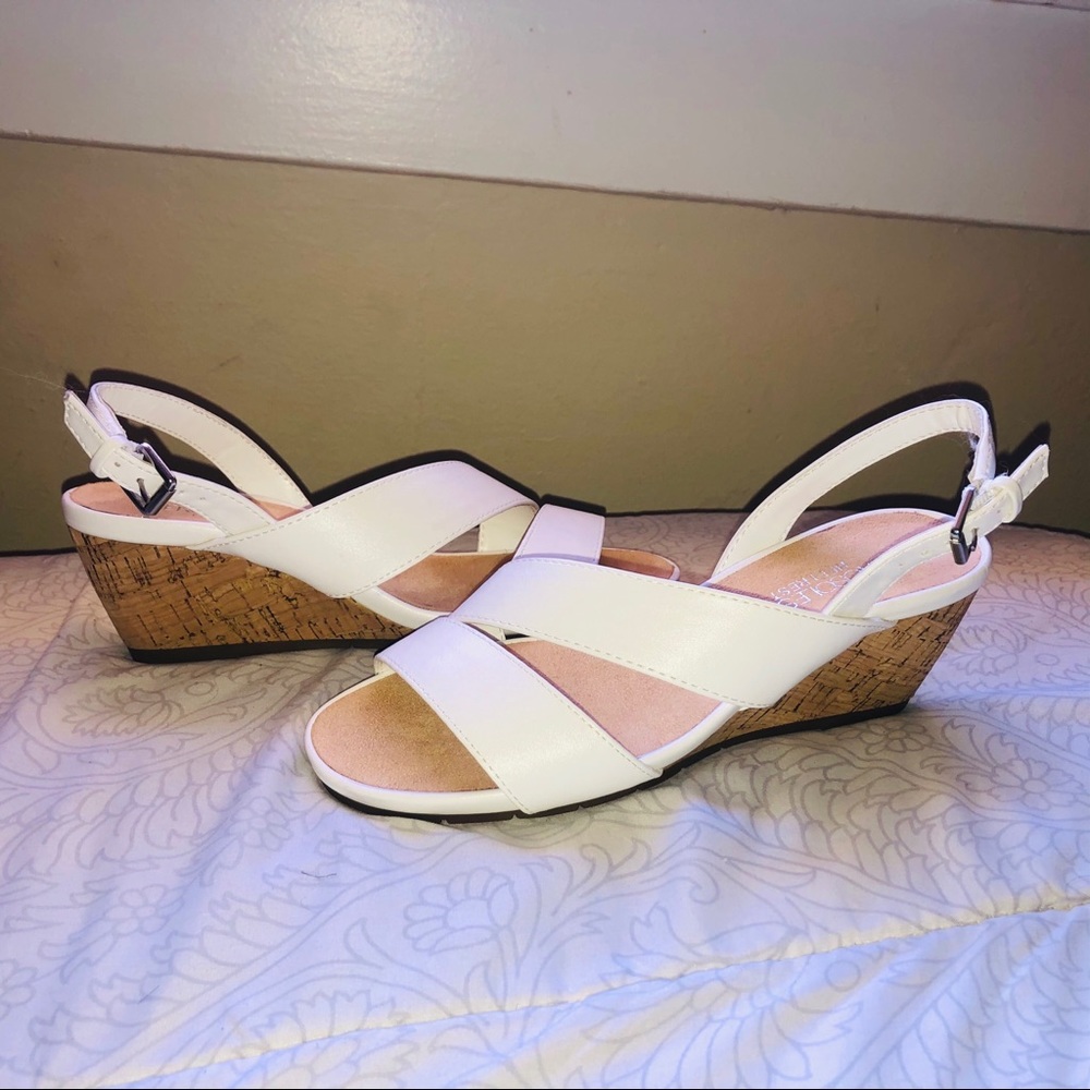 Aerosoles heel rest white wedges